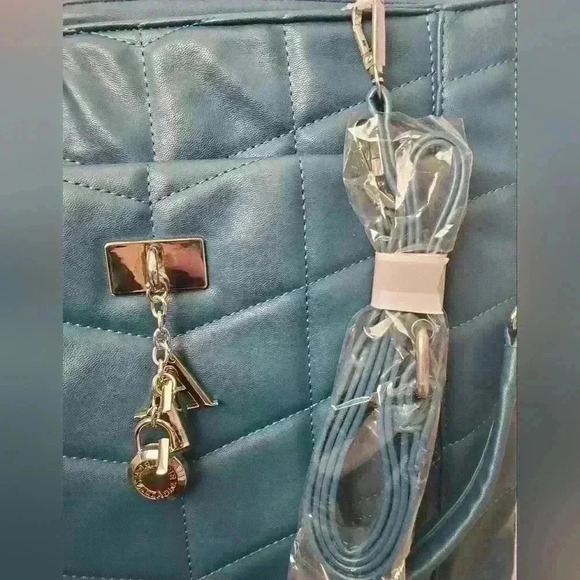 Adrienne Vittadani charmed  flap hobo quilt teal purse - Picture 8 of 9